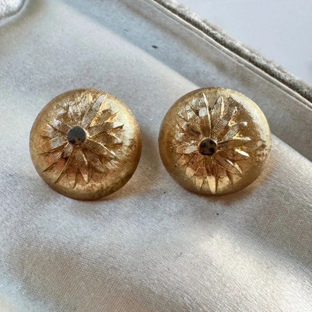 Vintage Crown Trifari Gold Tone Textured Starburst Dome Clip On Earrings Vintage